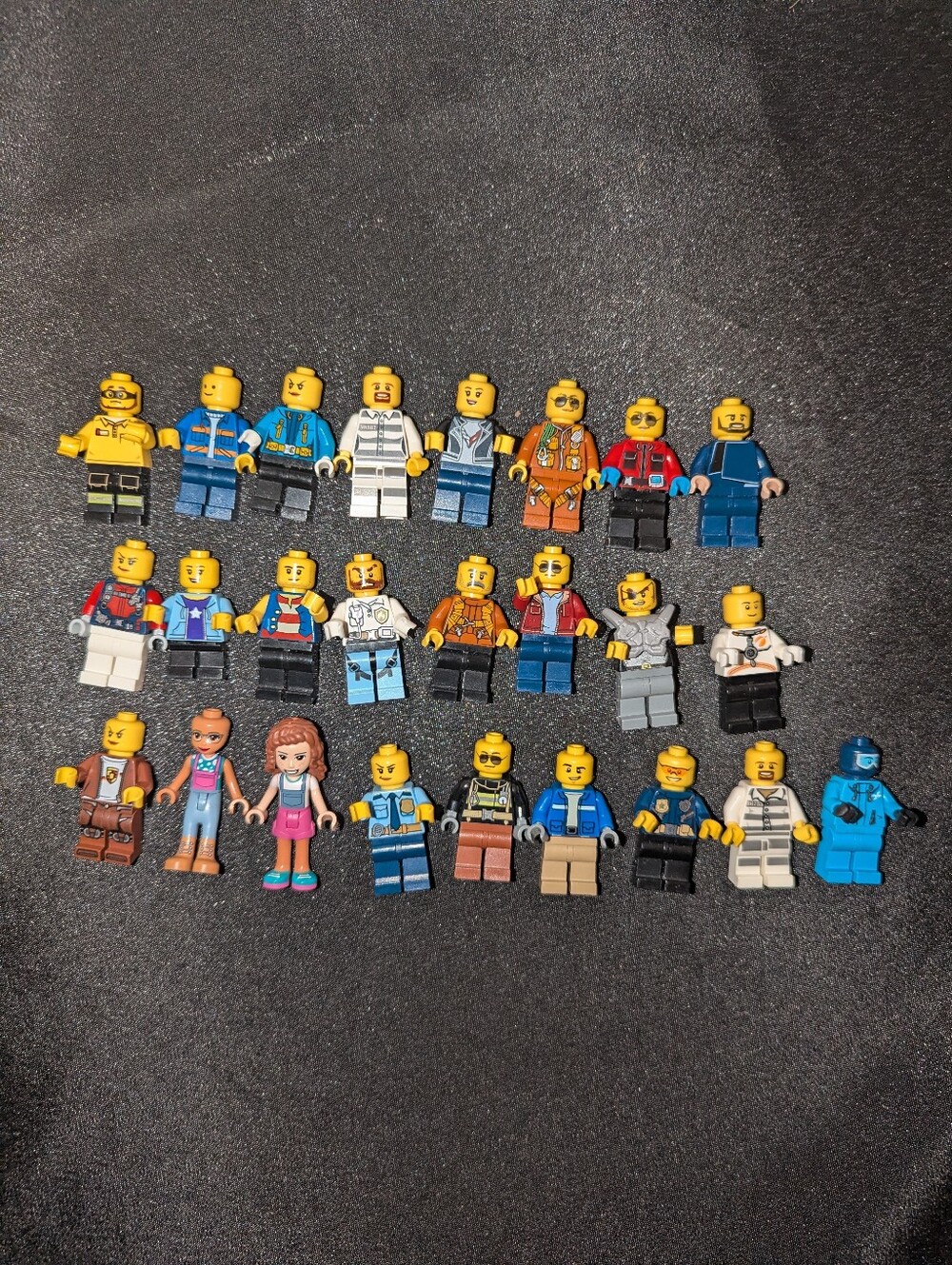 Lego Assorted Minifigure Lot Of 25 (3)